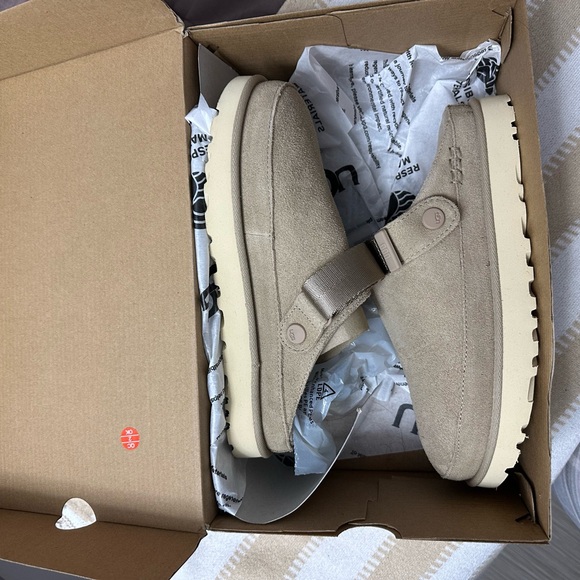 UGG Goldenstar - Picture 3 of 4